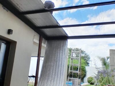 Techo de garage con estructura metálica