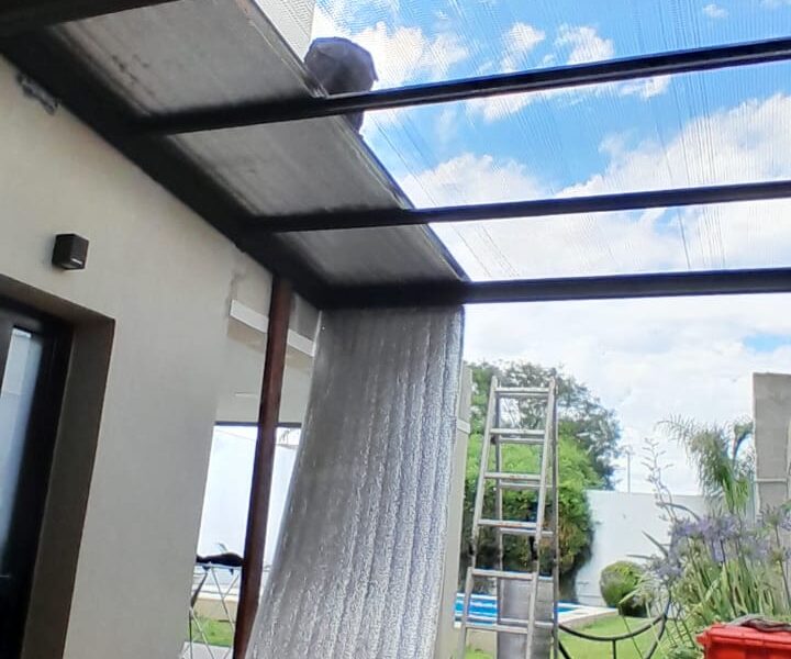 Techo de garage con estructura metálica