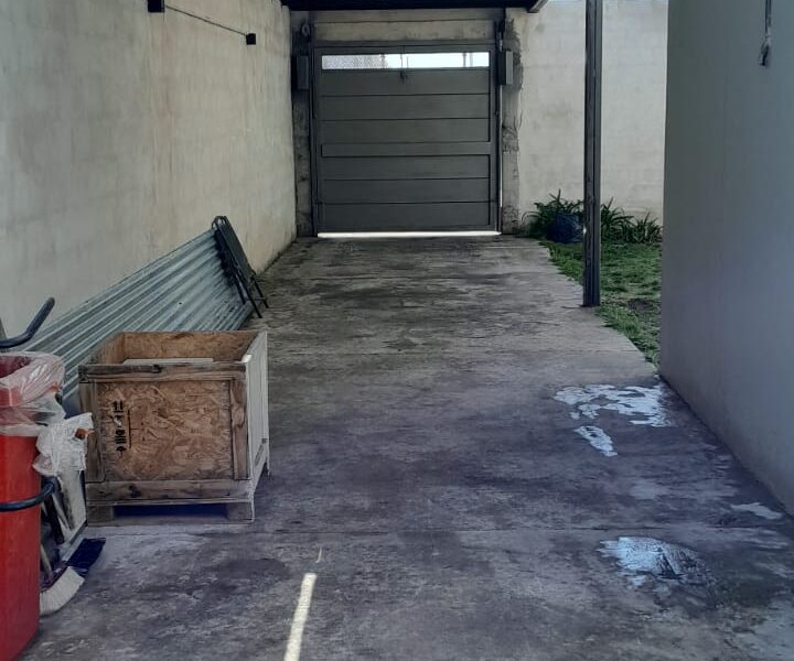 Techo de garage con estructura metálica