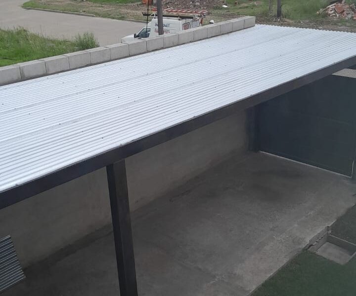 Techo de garage con estructura metálica