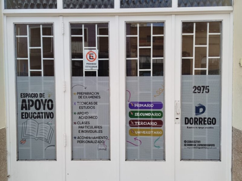 Diseño de ploteo comercial para frentes.