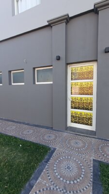 Diseño de ploteo comercial para frentes.